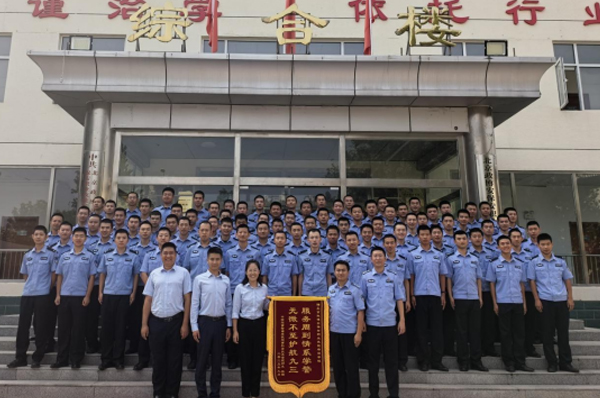 服务周到情系学警,无微不至护航九三